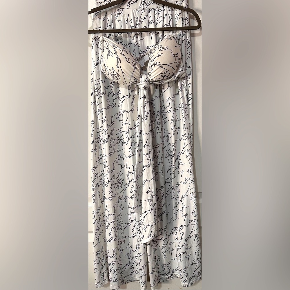(77)- 💖Yussell White Black Print Front Tie Topand
Wide Legs Pants Set - Small🌸